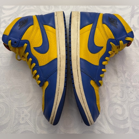 Nike Air Jordan 1 High Woman Size 10 / Men 8.5 Sneakers Running Shoes FD2596-700 - Picture 9 of 15